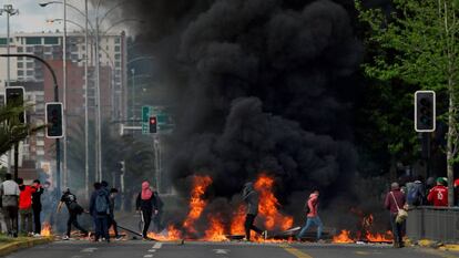 Manifestantes en contra del Gobierno chileno, este domingo. 