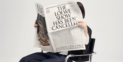 "El desfile de Loewe ha sido cancelado", puede leerse en la portada del periódico con el que la firma presenta su nueva colección.