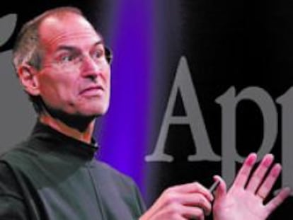 Steve Jobs, consejero delegado de Apple, y Eric Schmidt, consejero delegado de Google.