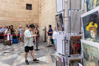 Visitantes del Museo Picasso de Málaga hacían cola para adquirir una entrada el pasado viernes.