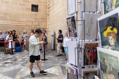 Visitantes del Museo Picasso de Málaga hacían cola para adquirir una entrada el pasado viernes.