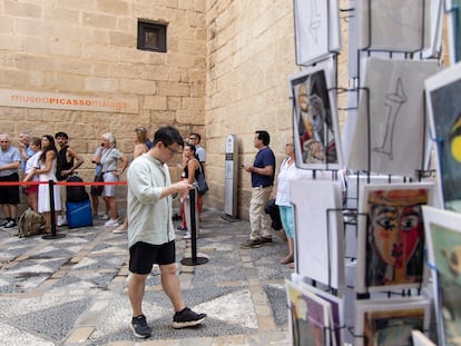 Visitantes del Museo Picasso de Málaga hacían cola para adquirir una entrada el pasado viernes.