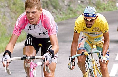 Jan Ullrich y Marco Pantani en el Col de la Madeleine en el Tour del 98