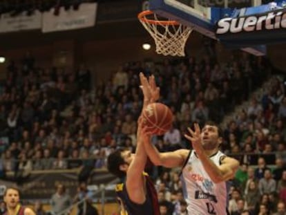 Dewar lanza ante Papanikolaou.