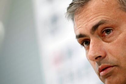 El técnico del Madrid, José Mourinho, durante la reuda de prensa previa la partido del Racing.