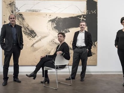 Los cuatro directores en la historia de la Fundaci&oacute;n T&agrave;pies: Carles Guerra, Laurence Russell, Manuel Borja-Villel y Nuria Enguita (d).