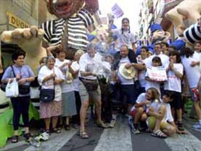 Vecinos de la comisión de fiestas del tramo de la calle de Verdi.