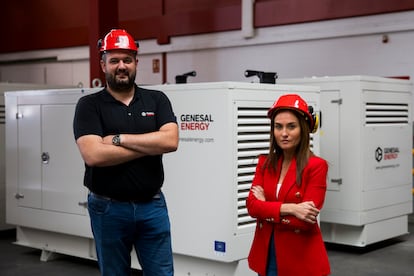 Fernando Cueto y Ángeles Santos, en la sede de Genesal Energy en Bergondo (A Coruña).