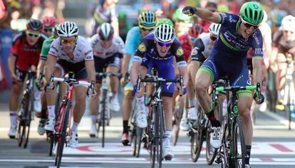 Keukeleire (d) festeja su victoria en Bilbao.