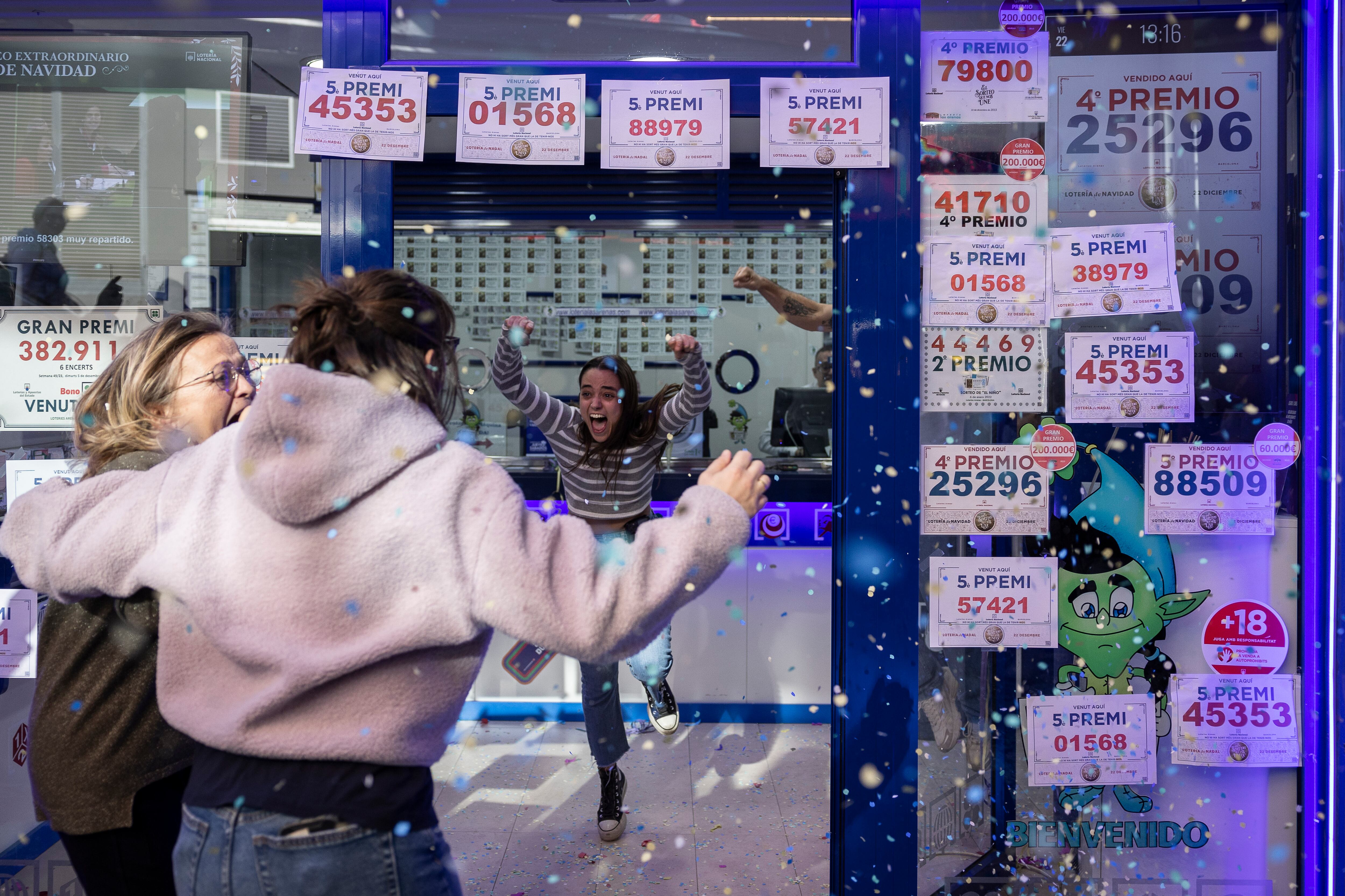 Recordatorio de la OCU: los bancos no te pueden pedir comisión por el cobre de tu premio de Lotería de Navidad