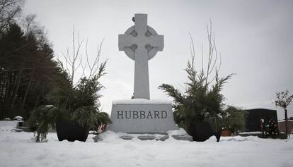 Tumba de Catherine Hubbard, una estudiante de seis años que murió en la masacre.