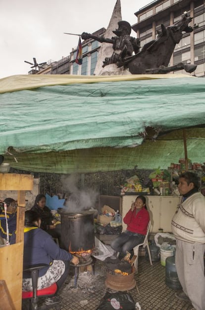 Indígenas acampan como protesta en Buenos Aires.