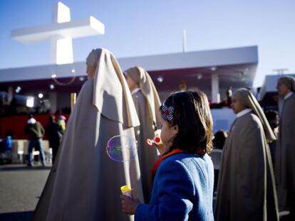 Church-goers attend Holy Family Day services in Madrid.