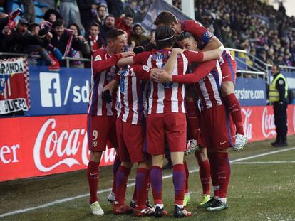 Los jugadores del Atletico de Madrid celebrando un gol en el partido de ida ante Las Palmas.