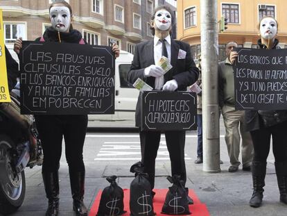 Protesto contra as cláusulas piso.