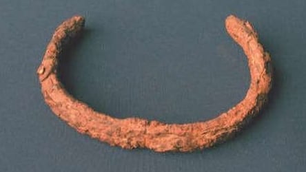 Brazalete de hierro de meteorito del Tesoro de Villena.