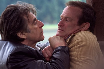 'Insomnio' (2002, Christopher Nolan)

	Muy pocas veces hemos visto a Williams interpretando a un villano. En este caso, el actor se puso en la piel de un asesino y consiguió provocar un terrible insonmio en Al Pacino, el detective que intetando resolver el crimen se convirtió también en criminal.