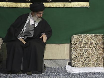 Soleimani saluda al ayatol&aacute; Ali Jamenei durante una ceremonia religiosa celebrada el pasado viernes en Teher&aacute;n.