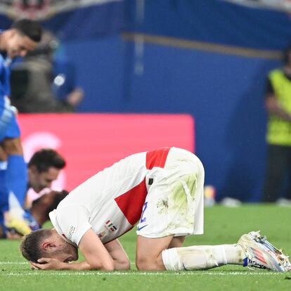 Leipzig (Germany), 24/06/2024.- Josip Stanisic of Croatia reacts after the UEFA EURO 2024 group B soccer match between Croatia and Italy, in Leipzig, Germany, 24 June 2024. (Croacia, Alemania, Italia) EFE/EPA/Daniel Dal Zennaro
