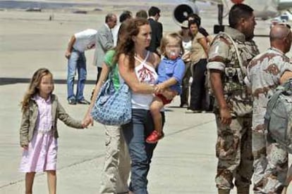 Españoles evacuados de Líbano llegan a la base de Torrejón de Ardoz.