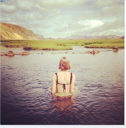 @karliekloss: 'The time I took my phone into a hot spring in Iceland' (La vez que metí mi teléfono en una fuente termal en Islandia).