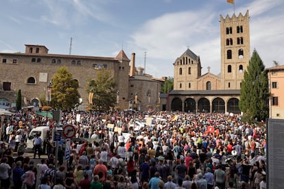 Manifestació a Ripoll a favor de la pau després dels atemptats del 17-A. 