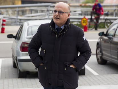 El presidente de la Diputación de Ourense, José Manuel Baltar, entra en los juzgados para declarar en una causa anterior