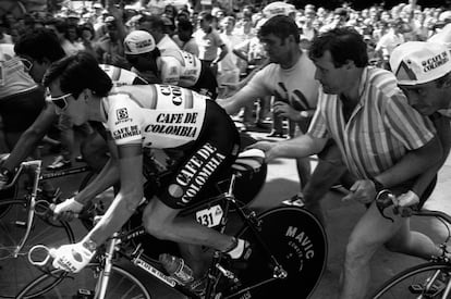 Luis Herrera en el Tour de 1987, con el equipo Café de Colombia.