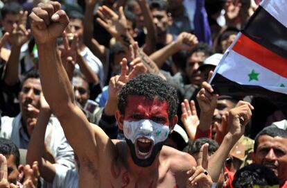 Un manifestante yemení participa en una una nueva protesta en Saná.