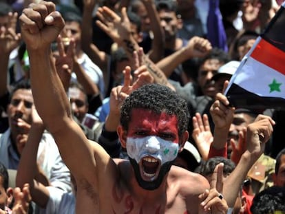 Un manifestante yemení participa en una una nueva protesta en Saná.