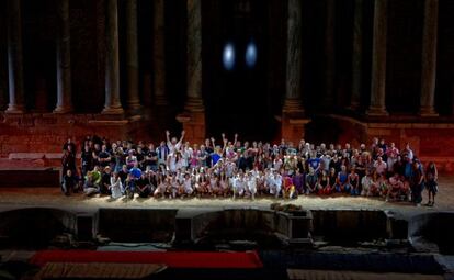 Imagen de la asamblea que celebraron en el teatro emeritense los perjudicados por los impagos el 8 de agosto de 2011.