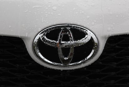 Logo de la marca de coches japonesa Toyota.