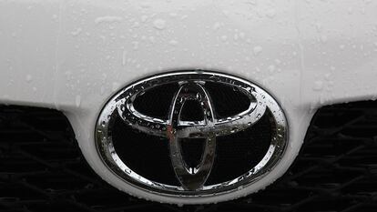 Logo de la marca de coches japonesa Toyota.