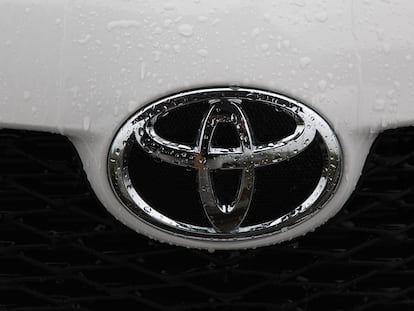 Logo de la marca de coches japonesa Toyota.