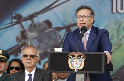 Gustavo Petro  presidente de Colombia durante la ceremonia conmemorativa del centésimo quinto aniversario de la Fuerza Aeroespacial Colombiana (FAC) en Madrid (Colombia). El 8 de noviembre 2024.