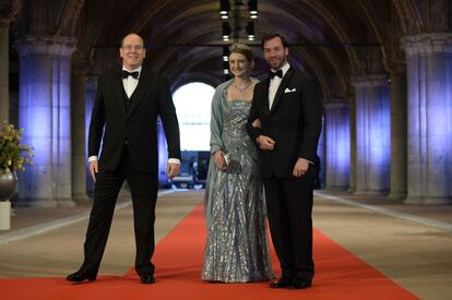 Los príncipes de Luxemburgo, Guillermo y Stéphanie junto al príncipe Alberto de Mónaco, llegan al Rijksmuseum de Ámsterdam (Holanda).
