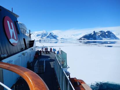 Barco de Hurtigruten.