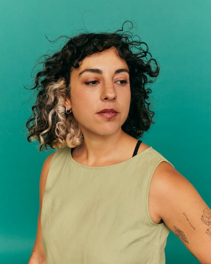 <b>ESTER MONTENEGRO (psiquiatra, 34 años). </b> Comenzó a cuestionarse su sexualidad en la veintena, hasta entonces había tenido relaciones heterosexuales. Según cuenta, fue una exploración interior, una manera de repensar qué tipo de identidad había construido en torno a su manera de relacionarse.