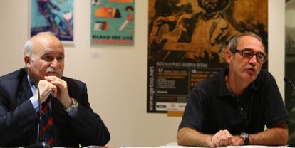 Gorka Martínez, de la Fundación BBK (izquierda), e Iñaki Elorriaga, director del Festival de Blues de Getxo, presentan este miércoles el programa de la edición de 2014. 