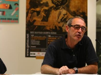 Gorka Martínez, de la Fundación BBK (izquierda), e Iñaki Elorriaga, director del Festival de Blues de Getxo, presentan este miércoles el programa de la edición de 2014.