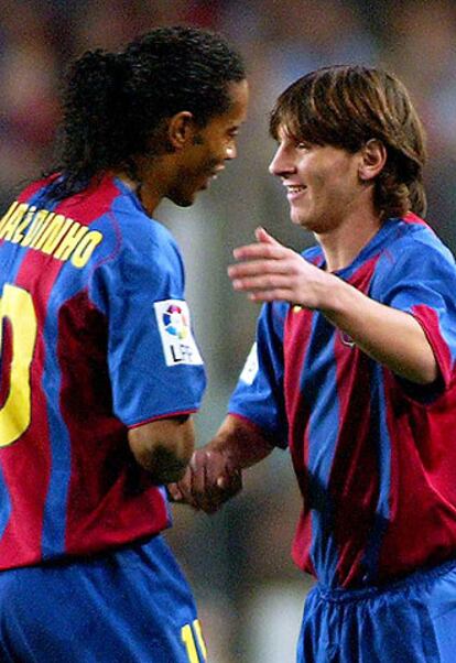 Messi recibe la alternativa de Ronaldinho.