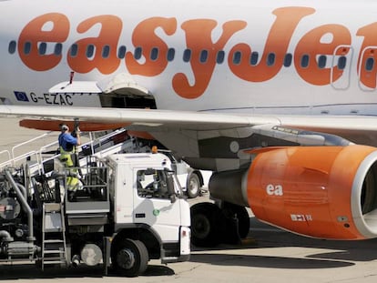 Un avi&oacute;n de la aerol&iacute;nea brit&aacute;nica EasyJet en el aeropuerto Berl&iacute;n