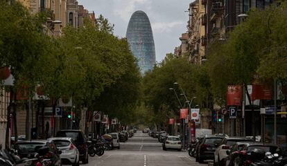 El carrer de Casp, buit durant el desè dia de confinament.