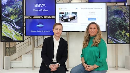 El responsable de Productos Digitales de BBVA en España, Alberto Guillén, y la responsable del producto BBVA Valora, Yolanda de la Cruz.