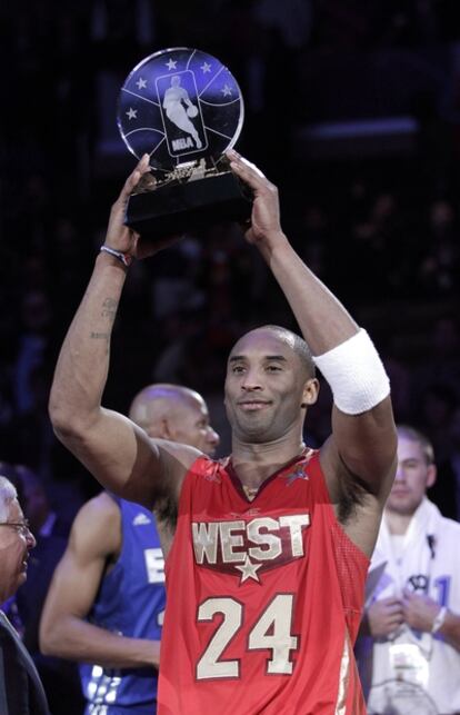 Kobe Bryant fue nombrado MVP en un 'All-Star' por cuarta vez, es el segundo jugador en la historia de la NBA que lo consigue tras Bob Pettit en los años cincuenta.