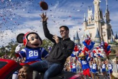 El jugador Joe Flacco en Disneyland Florida.