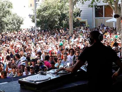 El famoso dj actuó ayer cómo The Wizard para ayudar a dar el pistoletazo de salida del festival. Volverá a actuar el sábado por la noche.