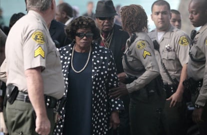 Los padres de Michael Jackson, Katherine y Joe, llegan a los juzgados de Los Angeles donde se celebra el juicio al doctor Conrad Murray por homicidio involuntario.