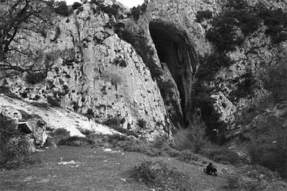 Cueva de La Leze en Ilarduia (Álava), en cuya proximidad se encuentra el yacimiento de calcita.