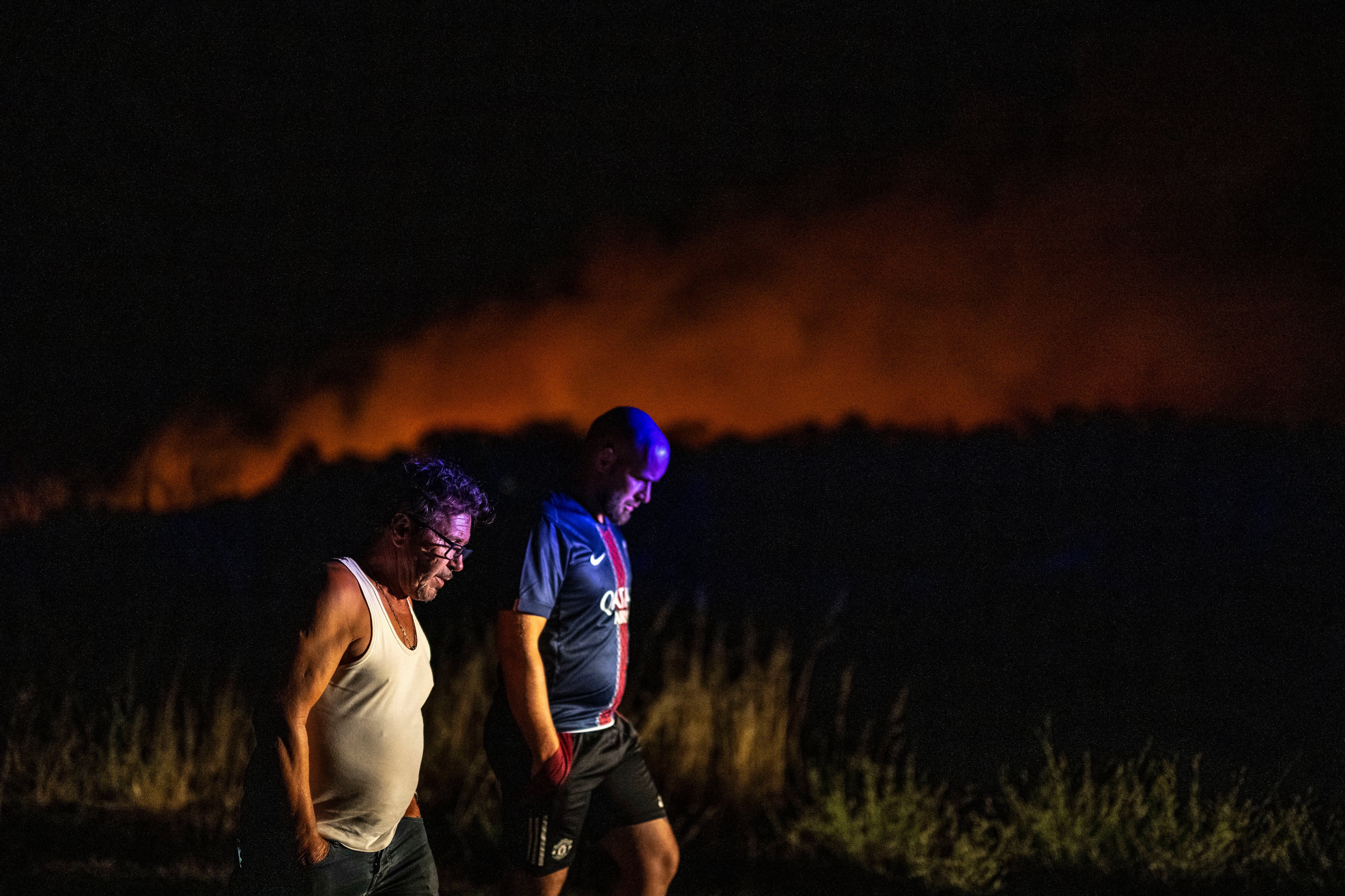 Otros tres incendios en Galicia calcinan 350 hectáreas y obligan a cortar carreteras en Costa da Morte